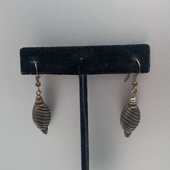 Vintage SET of 3 PAIRS of Varied Metalwork earrings, Unmarked - Picture 6 of 7